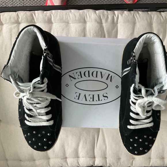 Vintage black suede distressed hi top studded tennis shoes - Picture 2 of 5